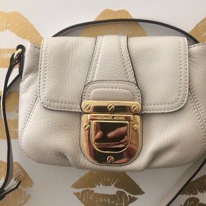 ADORABLE never used small Michael Kors crossbody